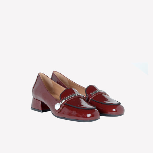 BURGUNDY PATENT LEATHER LOAFER WITH SILVER CHAIN ACCESSORY DODI - Loafers | Roberto Festa