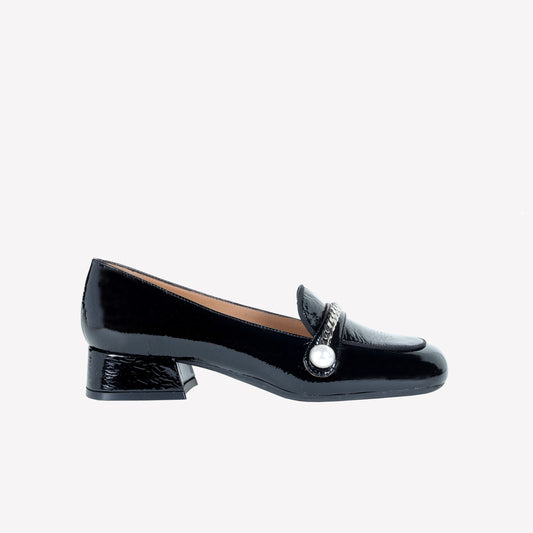 BLACK PATENT LEATHER LOAFER WITH SILVER CHAIN ACCESSORY DODI - Loafers | Roberto Festa