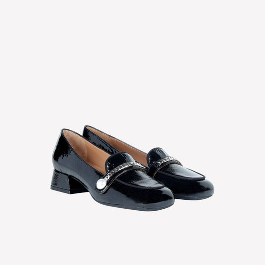 BLACK PATENT LEATHER LOAFER WITH SILVER CHAIN ACCESSORY DODI - Loafers | Roberto Festa