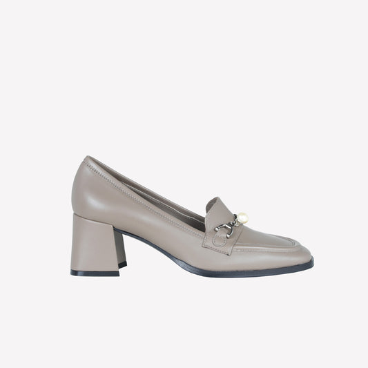 ACACIA NAPPA LOAFER WITH PEARL ACCESSORY GERT - Loafers | Roberto Festa